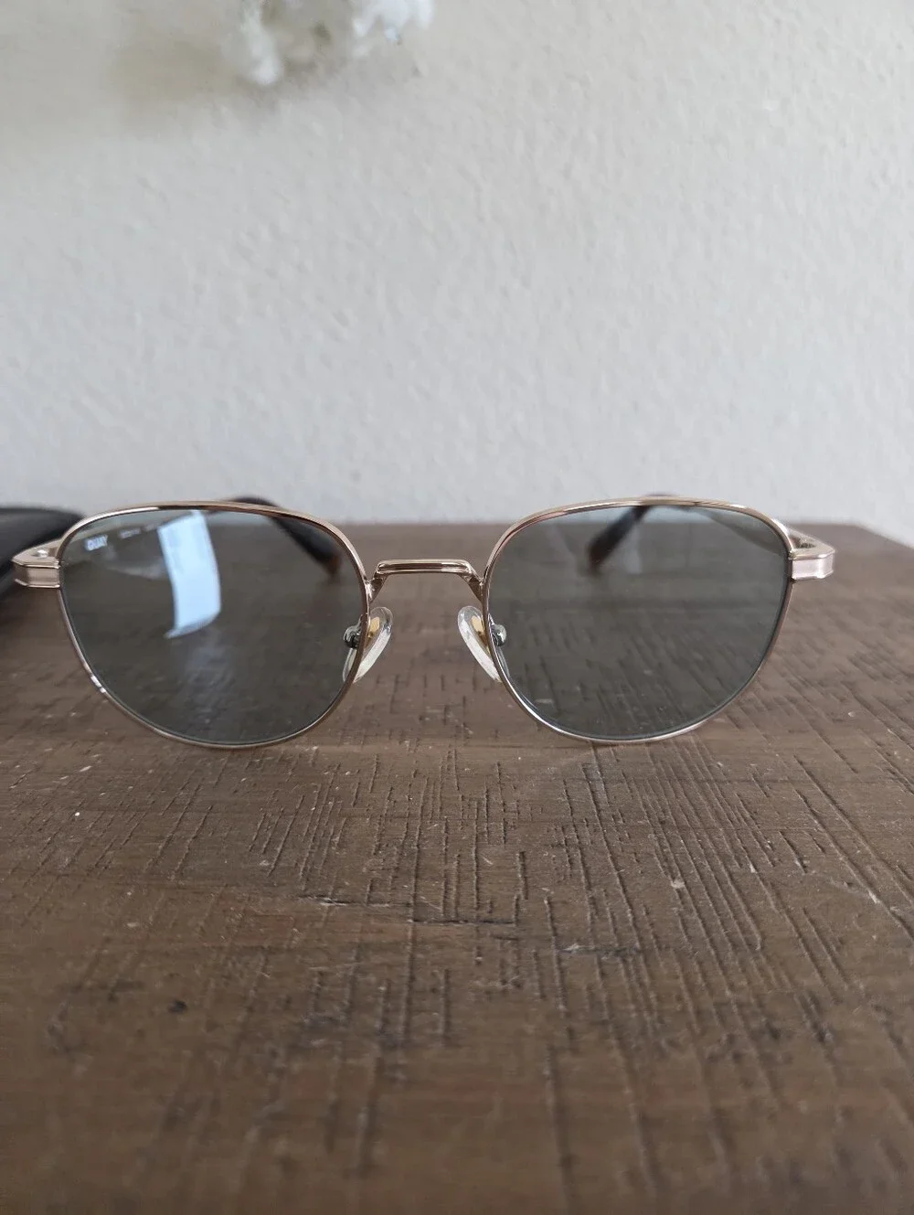 Quay Born Ready Sunglasses NWT $95 Unisex Gold Frame / Aqua Lens Retro